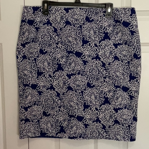 LIZ Claiborne Knee Length Skirt - Picture 1 of 7